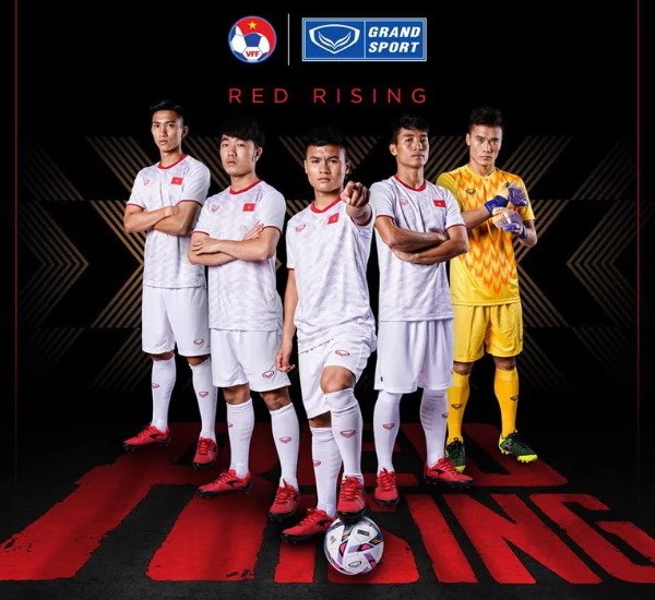 Cận Cảnh Mẫu Áo Đấu Của Đội Tuyển Việt Nam Cho Asian Cup 2019 | Bóng Đá |  Vietnam+ (Vietnamplus)